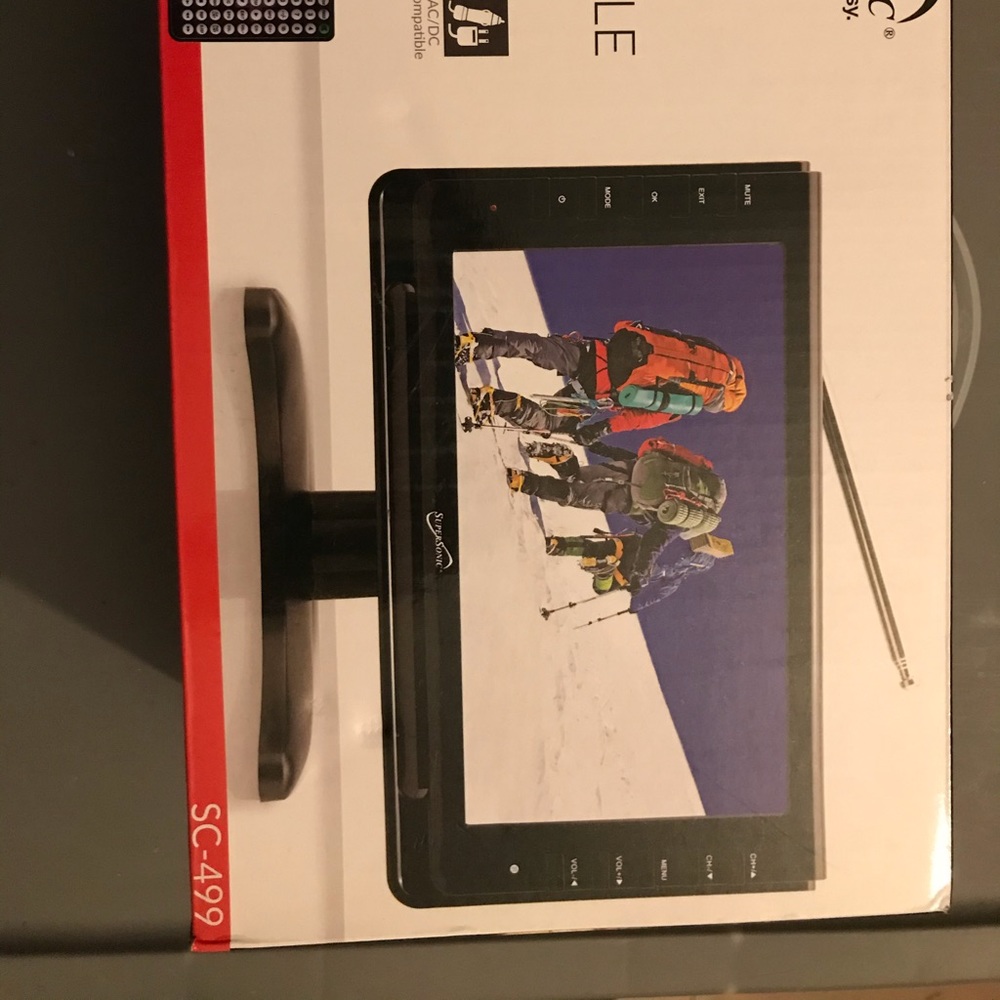 Supersonic 9 inch portable LCD TV